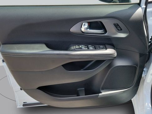 New 2026 Chrysler Pacifica Select FWD image 22
