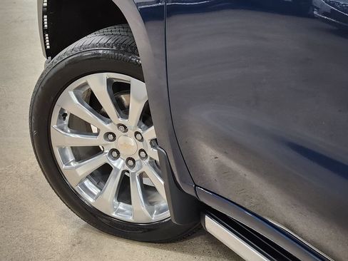 Used 2021 Chevrolet Silverado 1500 High Country w/ Technology Package AWD/4WD image 21