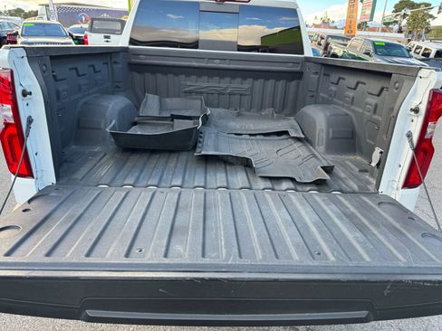 Used 2022 Chevrolet Silverado 1500 ZR2 w/ Technology Package image 34