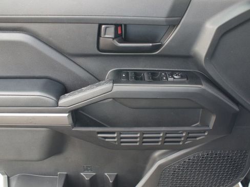 Certified 2025 Toyota Tacoma SR5 image 28