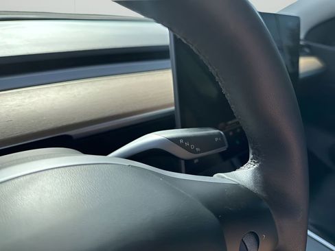 Used 2022 Tesla Model Y Long Range image 27