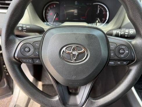 Used 2025 Toyota RAV4 XLE AWD/4WD image 16