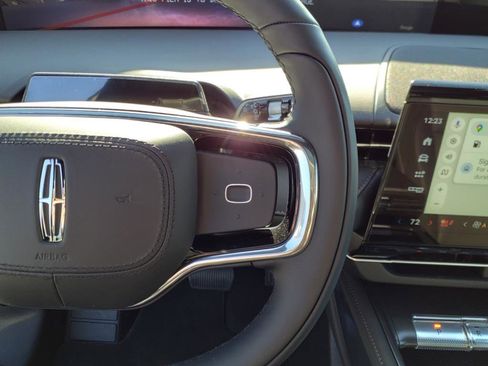 Used 2025 Lincoln Nautilus Reserve w/ Jet Appearance Package image 12