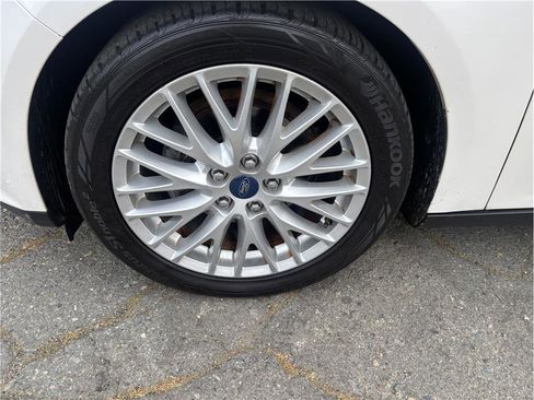 Used 2013 Ford Focus Titanium image 9