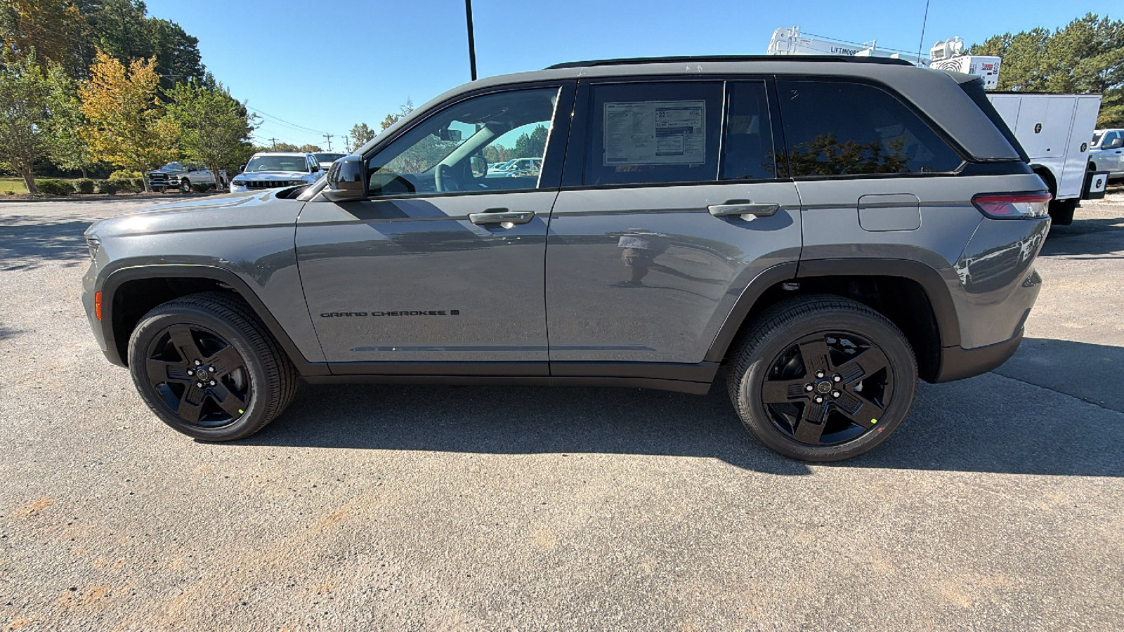New 2027 Jeep Grand Cherokee Laredo X AWD/4WD image 11