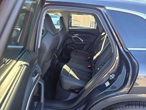 New 2025 Audi Q5 Prestige image 17