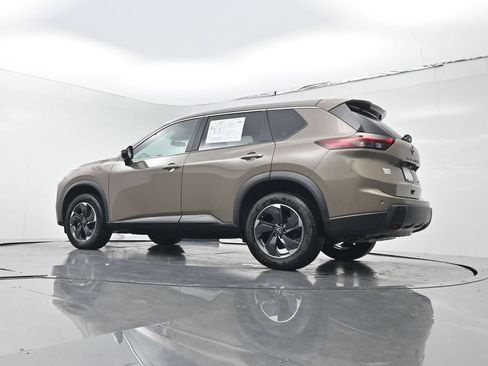 Used 2025 Nissan Rogue SV AWD/4WD image 24