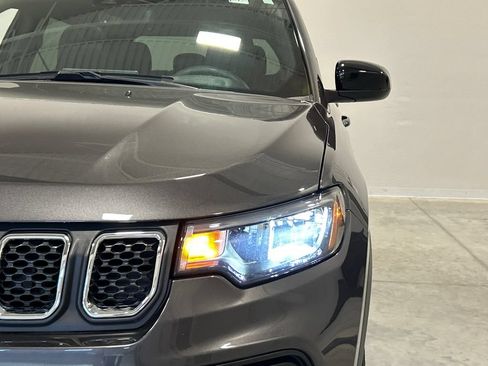 Used 2023 Jeep Compass Latitude w/ Sun and Sound Group AWD/4WD image 10