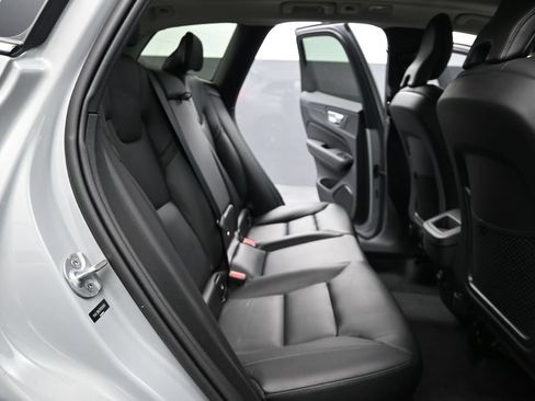 Used 2024 Volvo XC60 B5 Core w/ Protection Package Premier AWD/4WD image 21