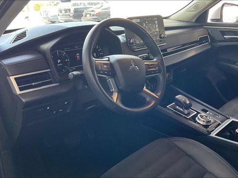 Used 2024 Mitsubishi Outlander SE AWD/4WD image 4