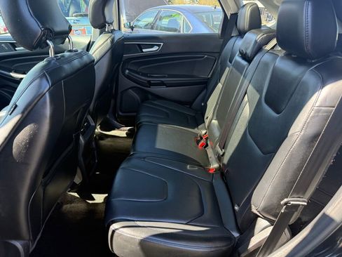 Used 2015 Ford Edge Titanium image 10