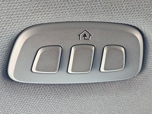 Used 2021 Ford Explorer Limited w/ Equipment Group 301A image 22