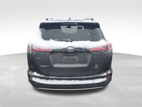 Used 2017 Toyota RAV4 SE image 5