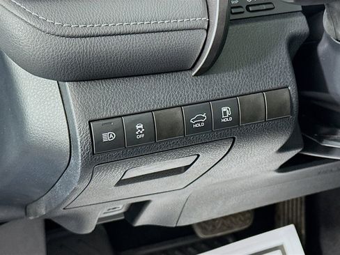 Used 2020 Toyota Camry SE w/ Sunroof Package image 10