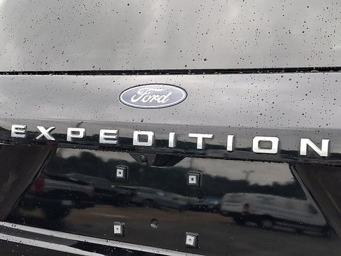 Used 2025 Ford Expedition Max Platinum w/ Platinum Ultimate Package AWD/4WD image 31