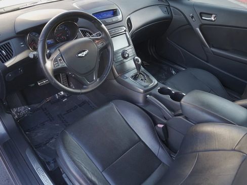 Used 2011 Hyundai Genesis 3.8 image 3