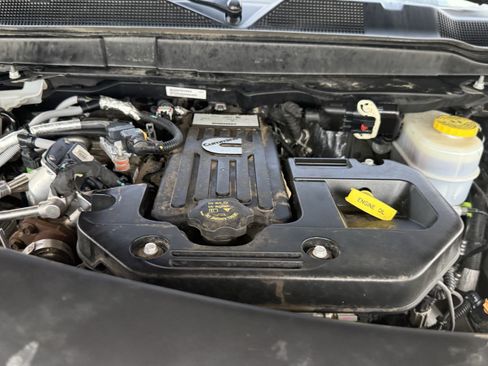 Used 2025 RAM 3500 Limited AWD/4WD image 32