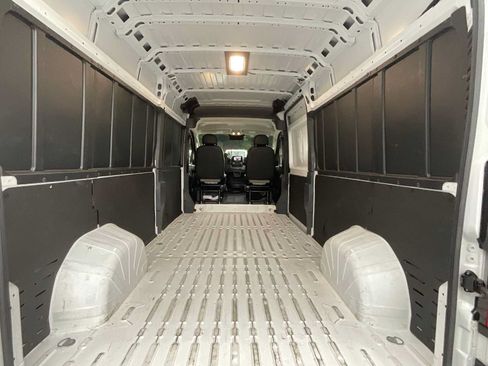 Used 2024 RAM ProMaster 2500 w/ Convenience Group FWD image 25