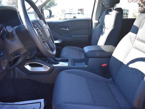 Used 2025 Nissan Frontier SV image 14