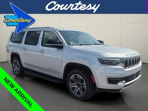 Used 2024 Jeep Wagoneer L Series II w/ Flexible Seating Group RWD image 1