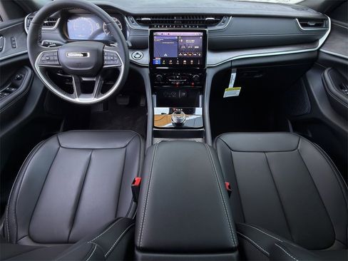 New 2025 Jeep Grand Cherokee Limited image 10