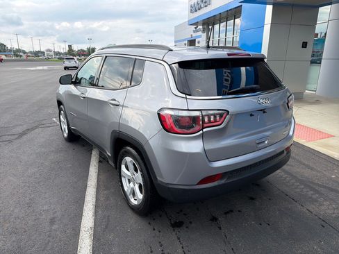 Used 2019 Jeep Compass Latitude FWD image 2