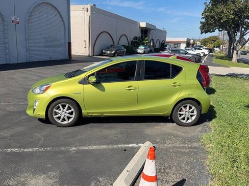 Used 2016 Toyota Prius C Three image 3