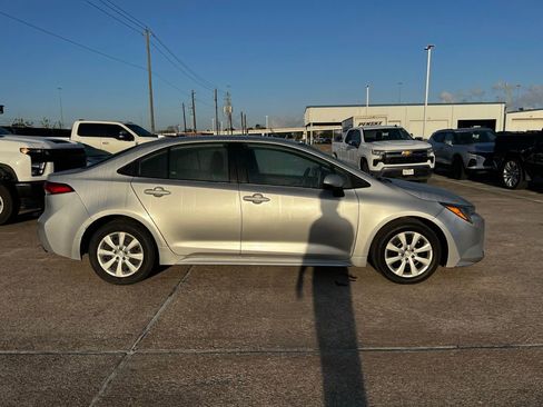 Used 2024 Toyota Corolla LE image 4
