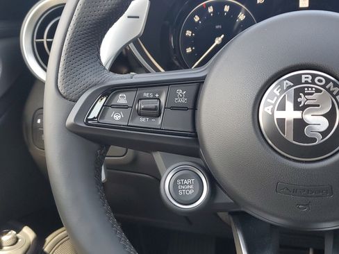 Used 2024 Alfa Romeo Giulia Veloce image 25