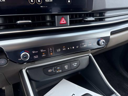 New 2026 Kia Carnival LX FWD image 28