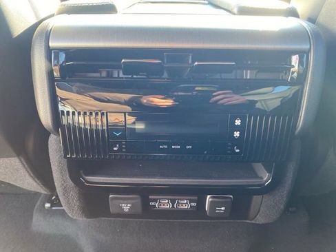 New 2026 Jeep Grand Wagoneer Limited w/ 8-Passenger Seating Package AWD/4WD image 24