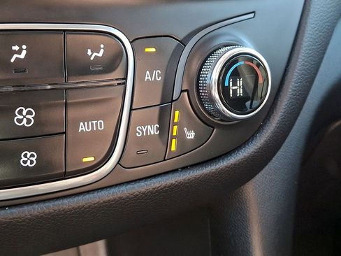 Used 2023 Chevrolet Equinox LT image 25