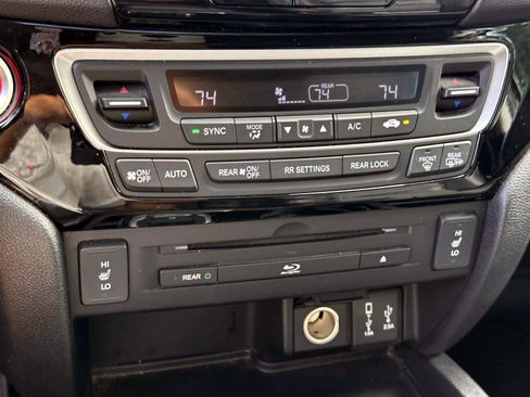 Used 2018 Honda Pilot Touring image 28