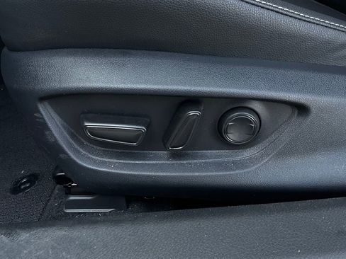 Used 2025 Toyota Camry SE w/ Convenience Package image 11