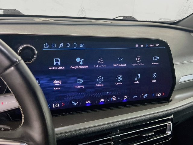 Used 2025 Chevrolet Traverse LT FWD image 14