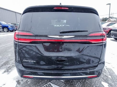 New 2026 Chrysler Pacifica Select image 11