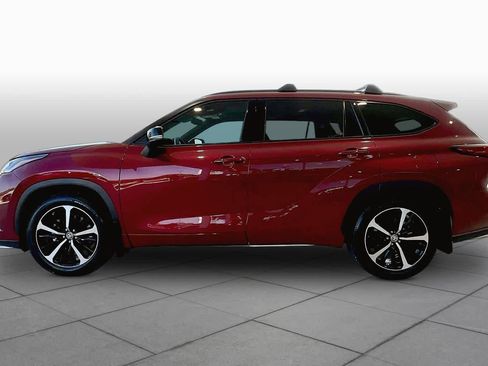 Used 2022 Toyota Highlander XSE FWD image 32