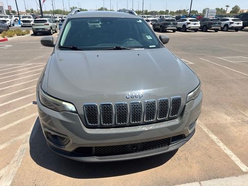 Used 2021 Jeep Cherokee Latitude Plus FWD image 2