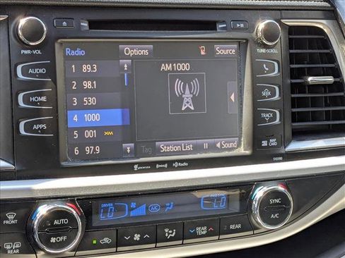 Used 2019 Toyota Highlander XLE image 11