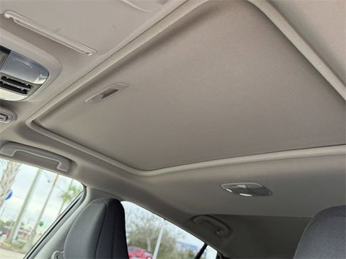 Used 2025 Subaru Crosstrek 2.0i Premium image 18