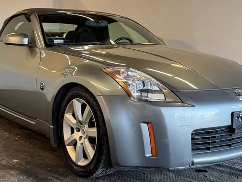 Used 2005 Nissan 350Z Enthusiast w/ (S02) Side Air Bags Pkg image 4