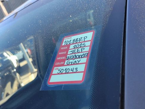 Used 2025 Jeep Wagoneer Series II AWD/4WD image 32