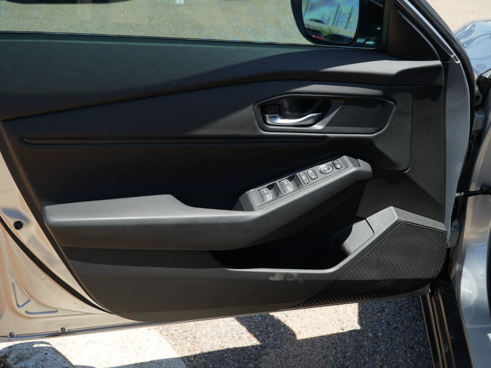 Used 2025 Honda Accord SE image 4