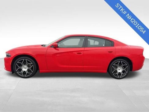 Used 2022 Dodge Charger SXT image 4