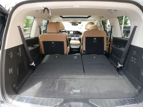 Certified 2025 INFINITI QX80 Sensory image 18