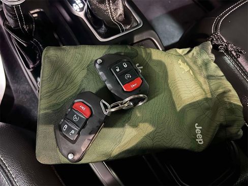 Used 2022 Jeep Wrangler Unlimited Sahara w/ Cold Weather Group image 36