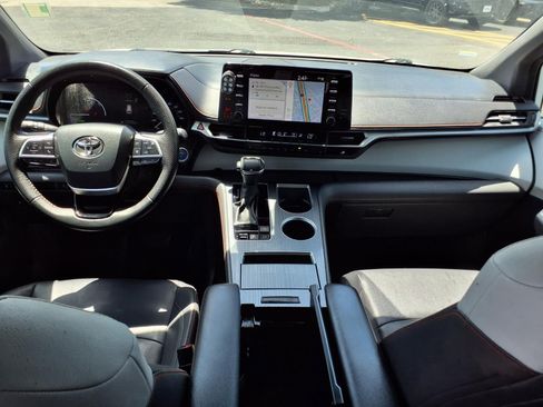 Used 2023 Toyota Sienna XSE FWD image 12