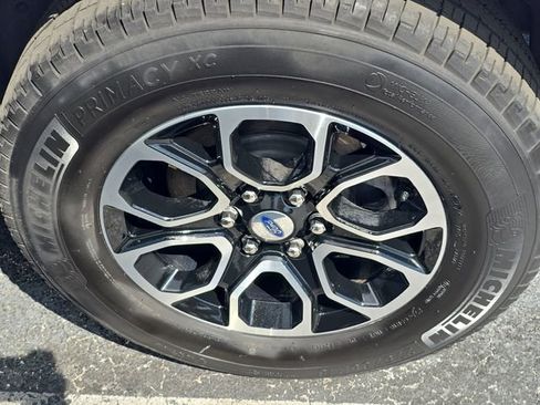 Used 2023 Ford Expedition XLT image 8