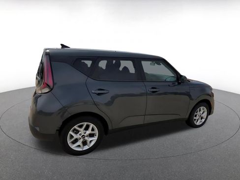 Used 2025 Kia Soul LX w/ LX Technology Package FWD image 14