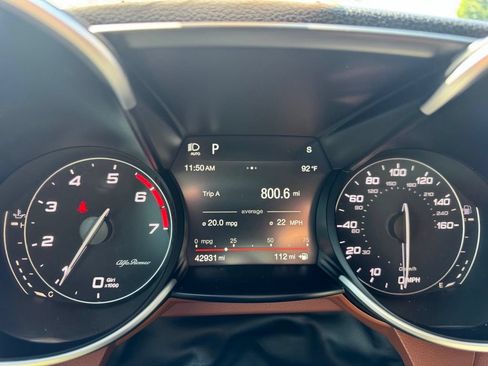 Used 2018 Alfa Romeo Giulia AWD image 17